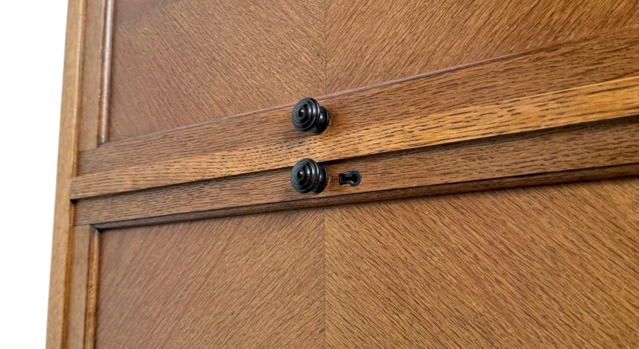 Art Deco Amsterdamse School Wall Cabinet by 't Woonhuys Amsterdam, 1920s